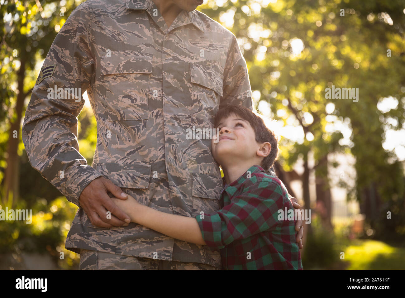 Soldado con hijo Foto de stock