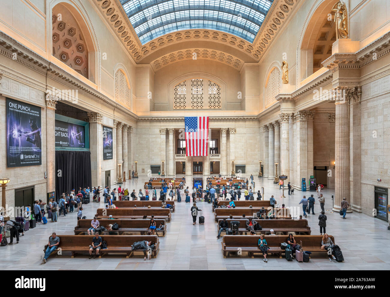 Concourse De Union Station Con Pasajeros De Chicago, Illinois Fotos e