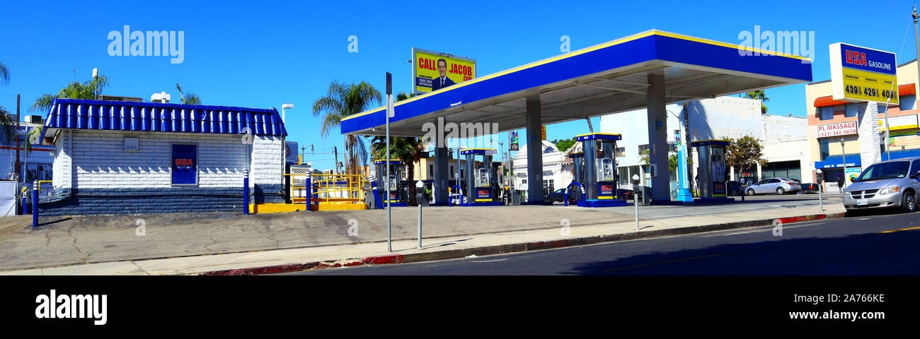 En la estación de gasolina de EE.UU. N Broadway, Los Angeles. Guardar U Automático (USA) La gasolina es una compañía petrolera norteamericana que opera en los Estados Unidos Foto de stock