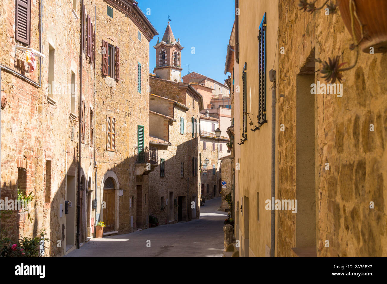 Mittelalterliches Dorf Montisi in der südlichen Toskana, Italien Foto de stock