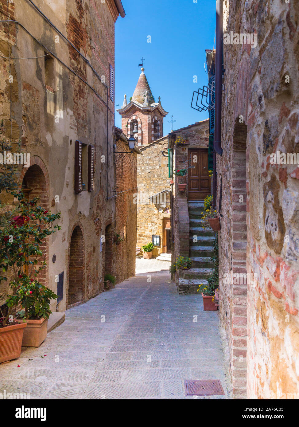 Mittelalterliches Dorf Montisi in der südlichen Toskana, Italien Foto de stock