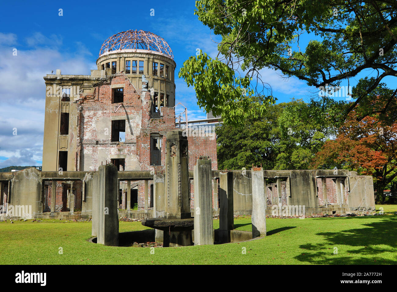 El Genbaku Domu, el Domo de la bomba atómica, en el Parque Conmemorativo de la Paz de Hiroshima, Hiroshima, Japón Foto de stock