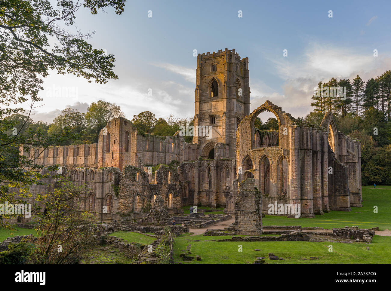 Magnífica Abadía de fuentes en Yorkshire del Norte Foto de stock