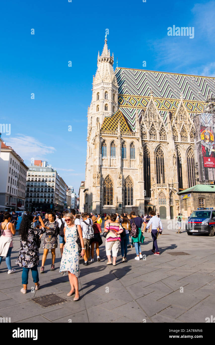 Stephansdom, Domkirche St. Stephan, la catedral de San Esteban, la Stephansplatz, la antigua ciudad de Viena, Austria Foto de stock