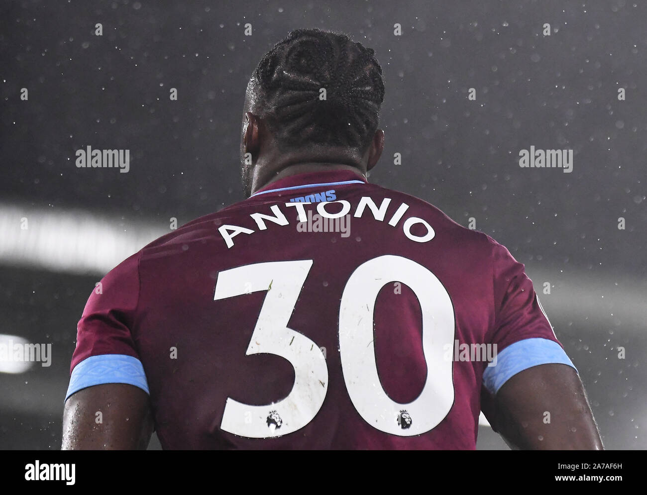 Londres, Inglaterra - Diciembre 15, 2018: Michail Gregorio Antonio del West Ham fotografiado durante el 2018/19 Premier League entre Fulham FC FC y el West Ham United en Craven Cottage. Foto de stock