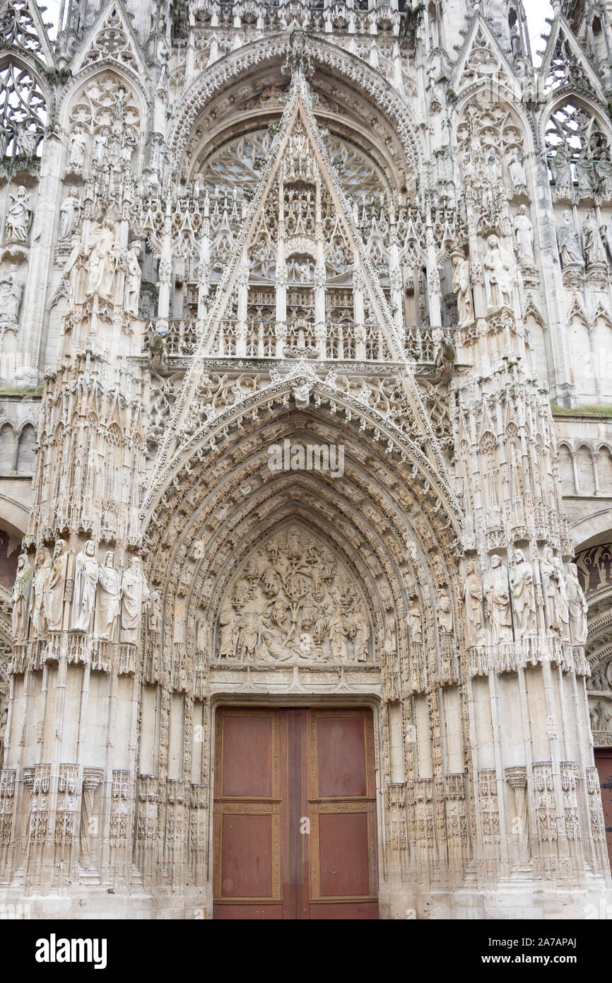 Fachada de la Catedral de Rouen, Plaza de la Catedral, Rouen, Normandía, Francia Foto de stock