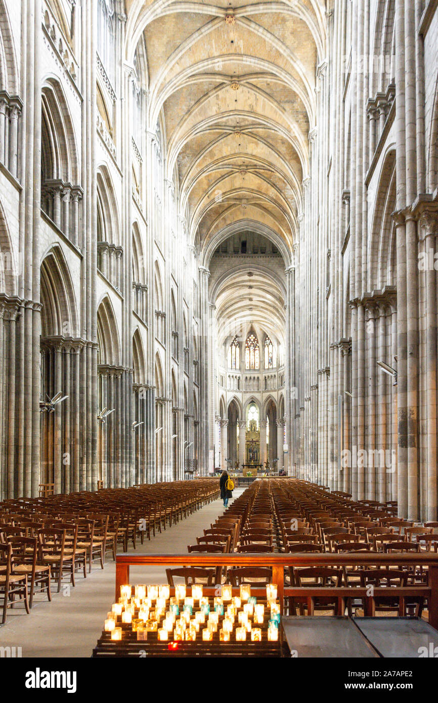 Nave interior de la Catedral de Rouen, Plaza de la Catedral, Rouen, Normandía, Francia Foto de stock