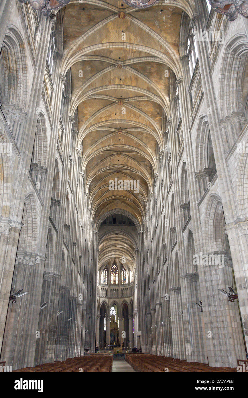 Nave interior de la Catedral de Rouen, Plaza de la Catedral, Rouen, Normandía, Francia Foto de stock