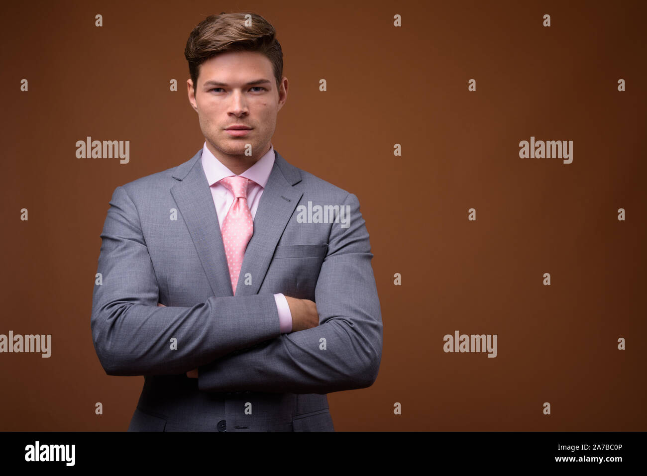 Corbata rosa fotografías e imágenes de alta resolución - Alamy