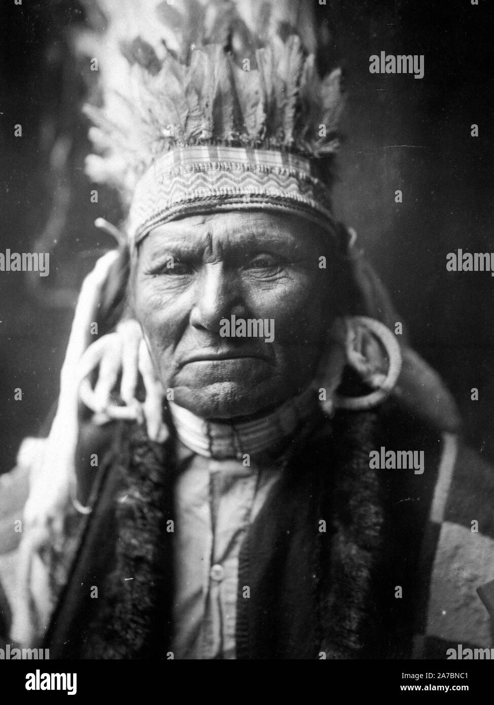Retrato indio americano de principios de 1900 fotografías e imágenes de