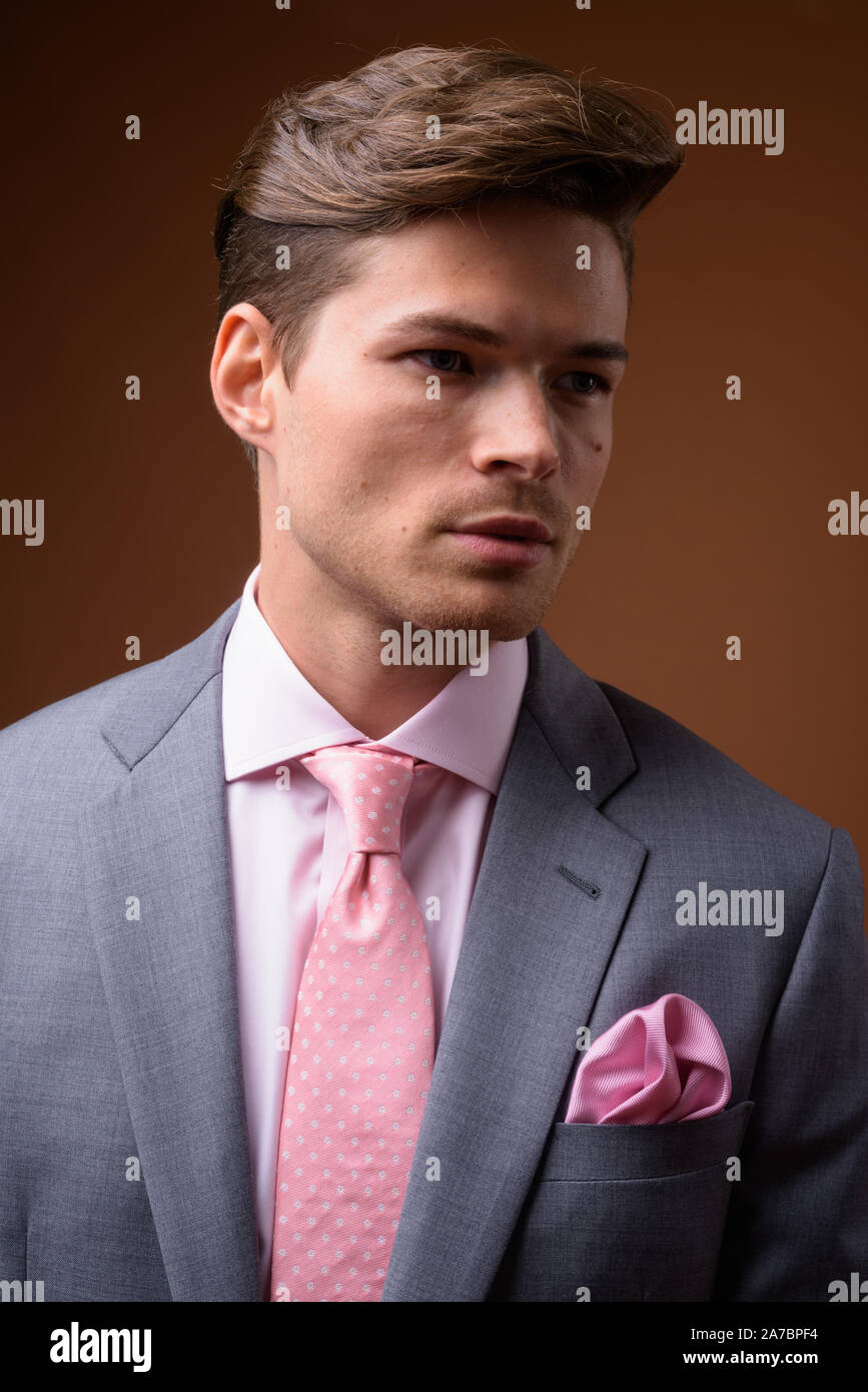 Corbata rosa fotografías e imágenes de alta resolución - Alamy