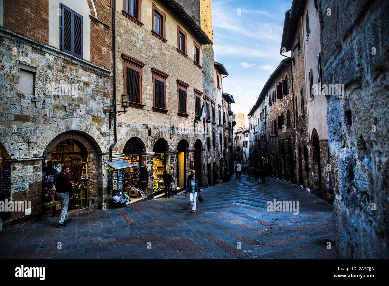 San Gimignano ist eine der mittelalterlichen bekanntesten Städte Italiens. Die Kleinstadt hat fast 8000 Einwohner und ist bekannt durch seine Geschlec Foto de stock