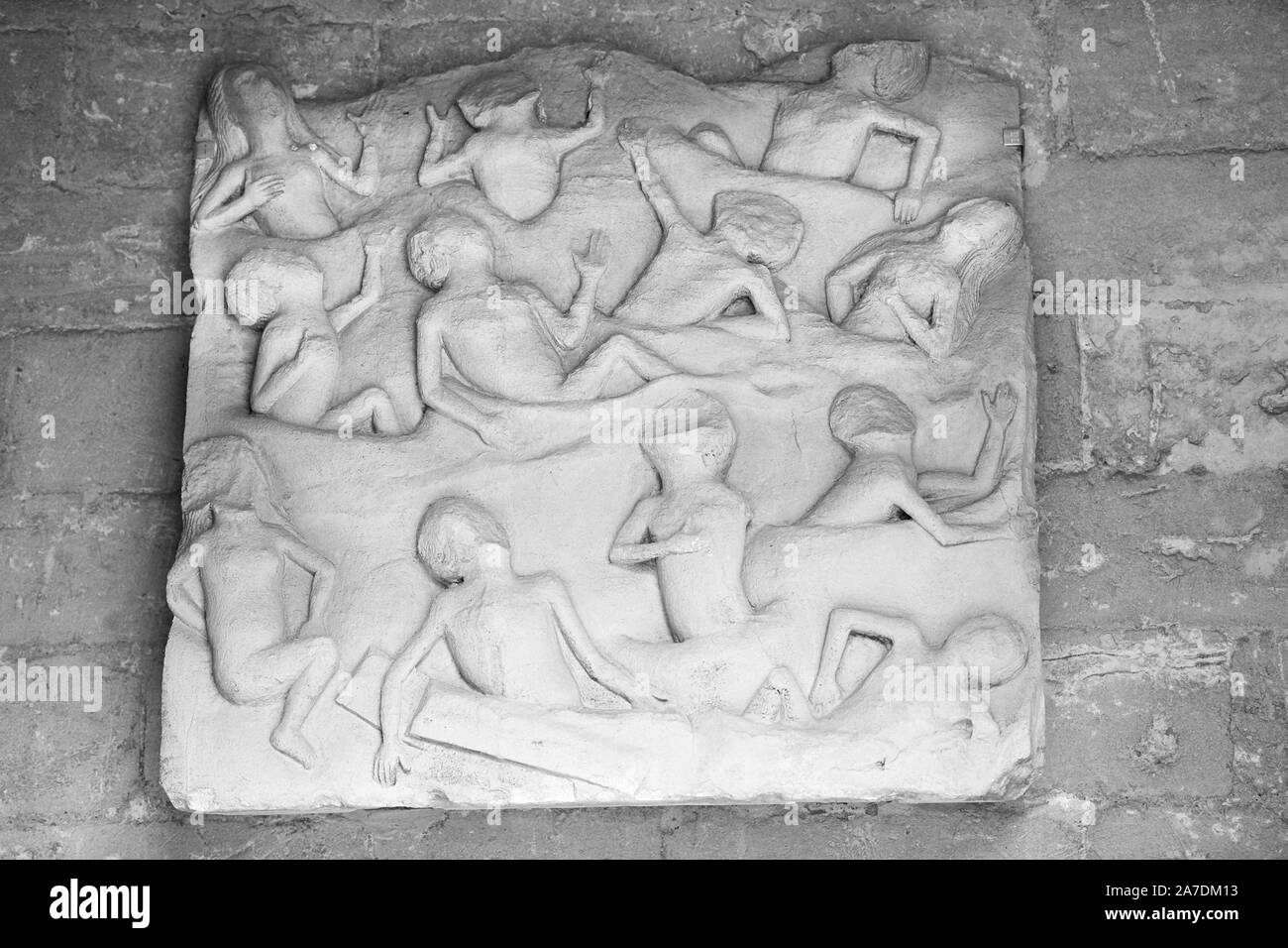 En una pared en la capilla de All Souls College, Universidad de Oxford, Inglaterra, desfigurados trabajos de piedra de las almas de aquellos que han fallecido, Foto de stock