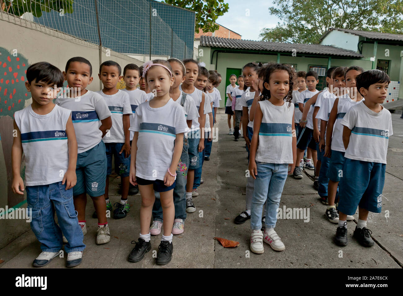Brazil school uniform fotografías e imágenes de alta resolución - Alamy