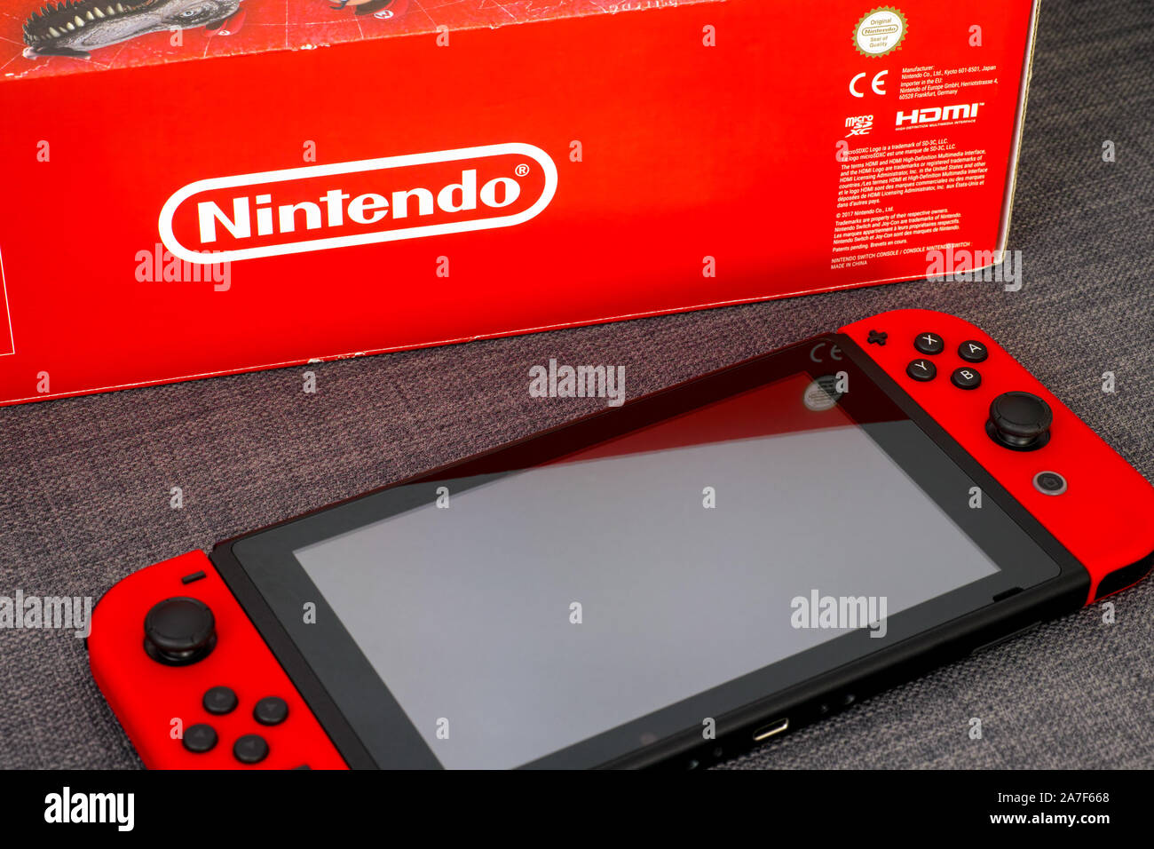 Nintendo rojo fotografías e imágenes de alta resolución - Alamy