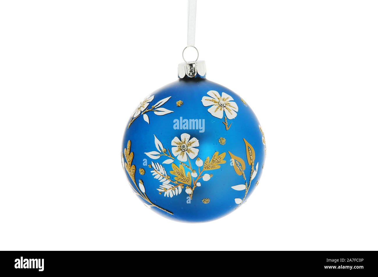 chatarra botón Peregrinación Adornos de Navidad azul decoración con motivos florales aislados contra un blanco Fotografía de stock - Alamy chatarra botón Peregrinación Adornos de Navidad azul decoración con motivos florales aislados contra un blanco Fotografía de stock - Alamy