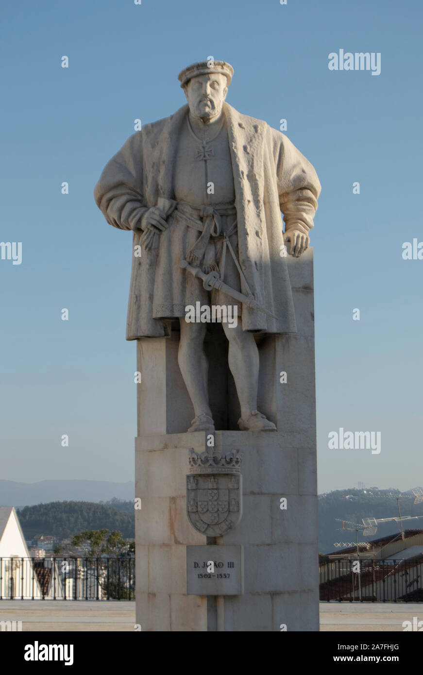 Estatua del rey Joao III (1502-1557) en la Universidad de Coimbra Portugal Foto de stock