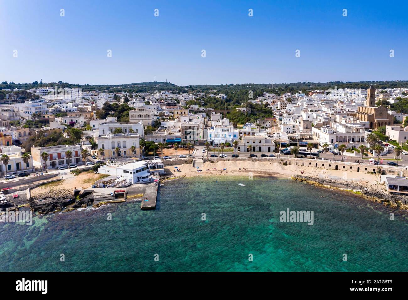 Vista aérea, vista de la ciudad con playa, Santa Maria di Leuca, provincia de Lecce, península de Salento, en Apulia, Italia Foto de stock