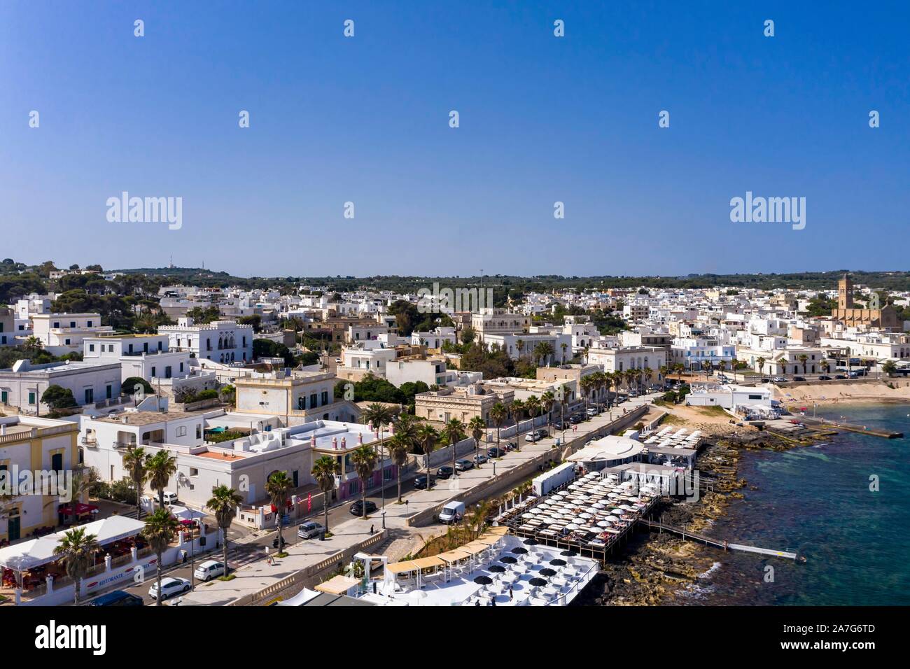 Vista aérea, vista de la ciudad con playa, Santa Maria di Leuca, provincia de Lecce, península de Salento, en Apulia, Italia Foto de stock