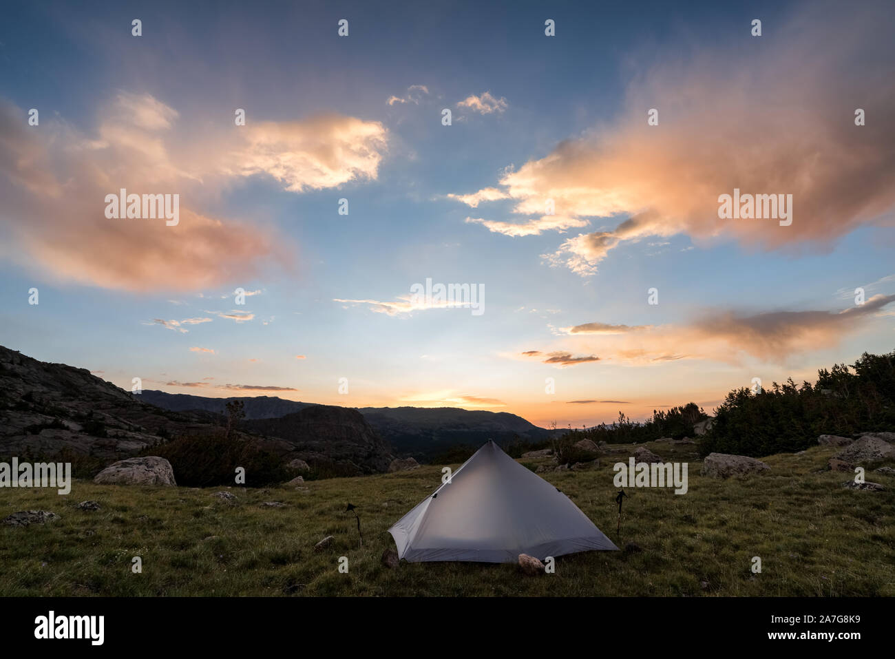 Excursiones y acampadas en la Alta Ruta de Wind River, en Wyoming, EE.UU. Foto de stock