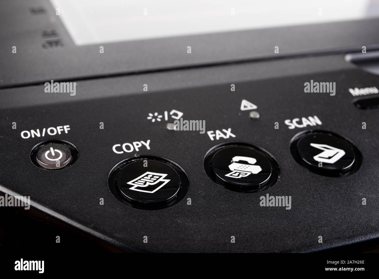 Los botones de control de la impresora. Panel de control en la  fotocopiadora. Fondo oscuro Fotografía de stock - Alamy