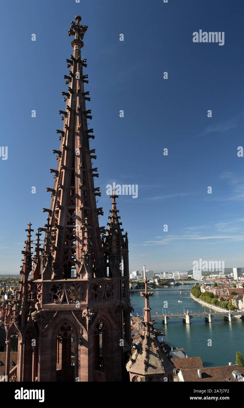 St.george's torre campanario;basel minster;Río Rin;Suiza Foto de stock