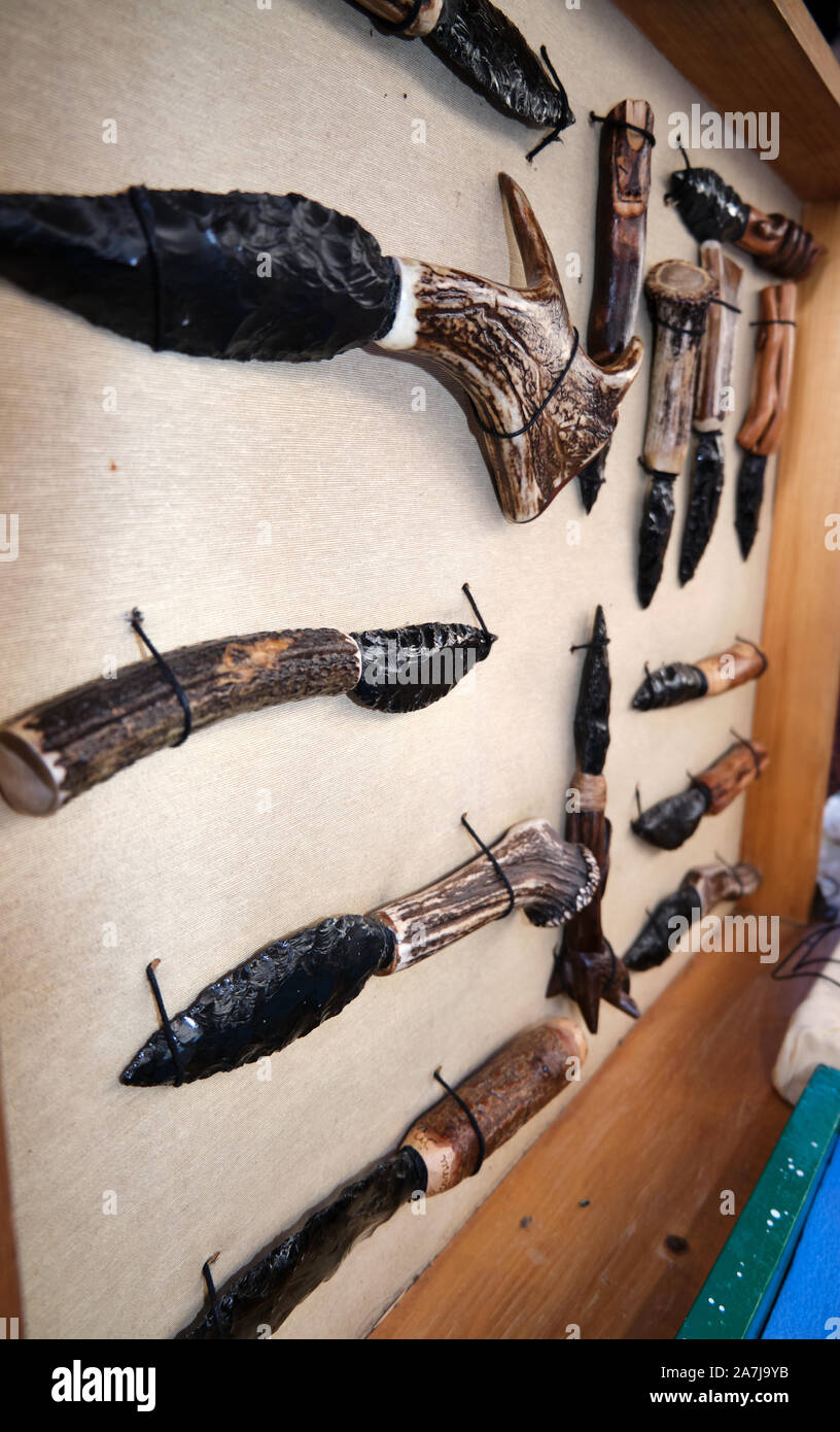 Cuchillos hechos de cuerno animal y piedra de obsidiana (Cerdeña, Italia  Fotografía de stock - Alamy