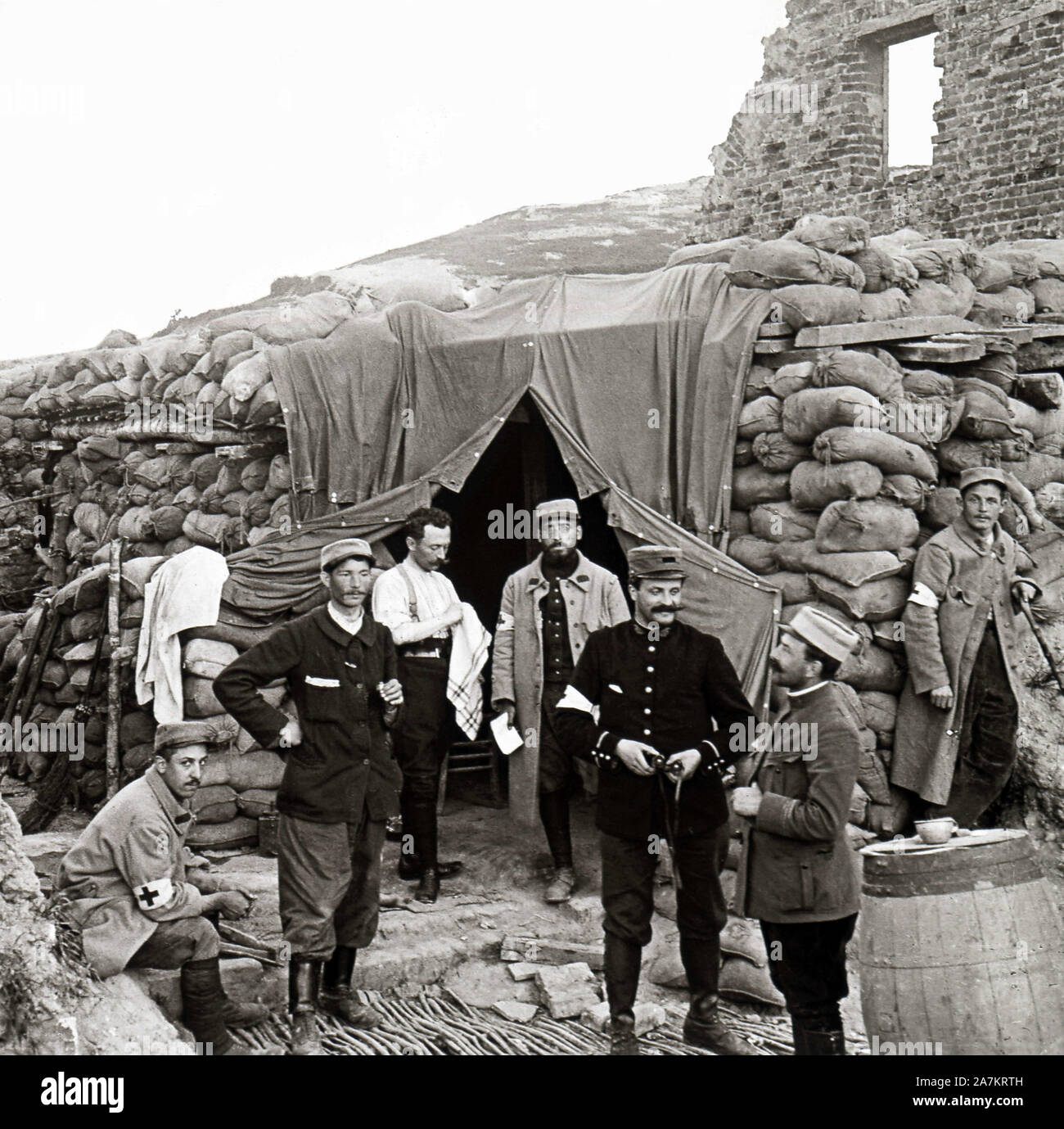Premiere Guerre Mondiale, poste de secours un Ablain Saint Nazaire dans le Pas-de-Calais. Photographie, 1914-1918, París. Foto de stock