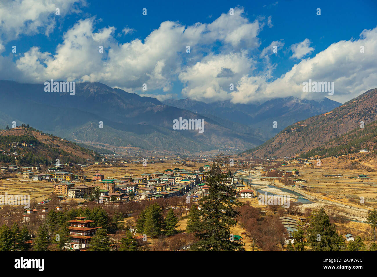 El paisaje del valle de Paro - Bután Foto de stock