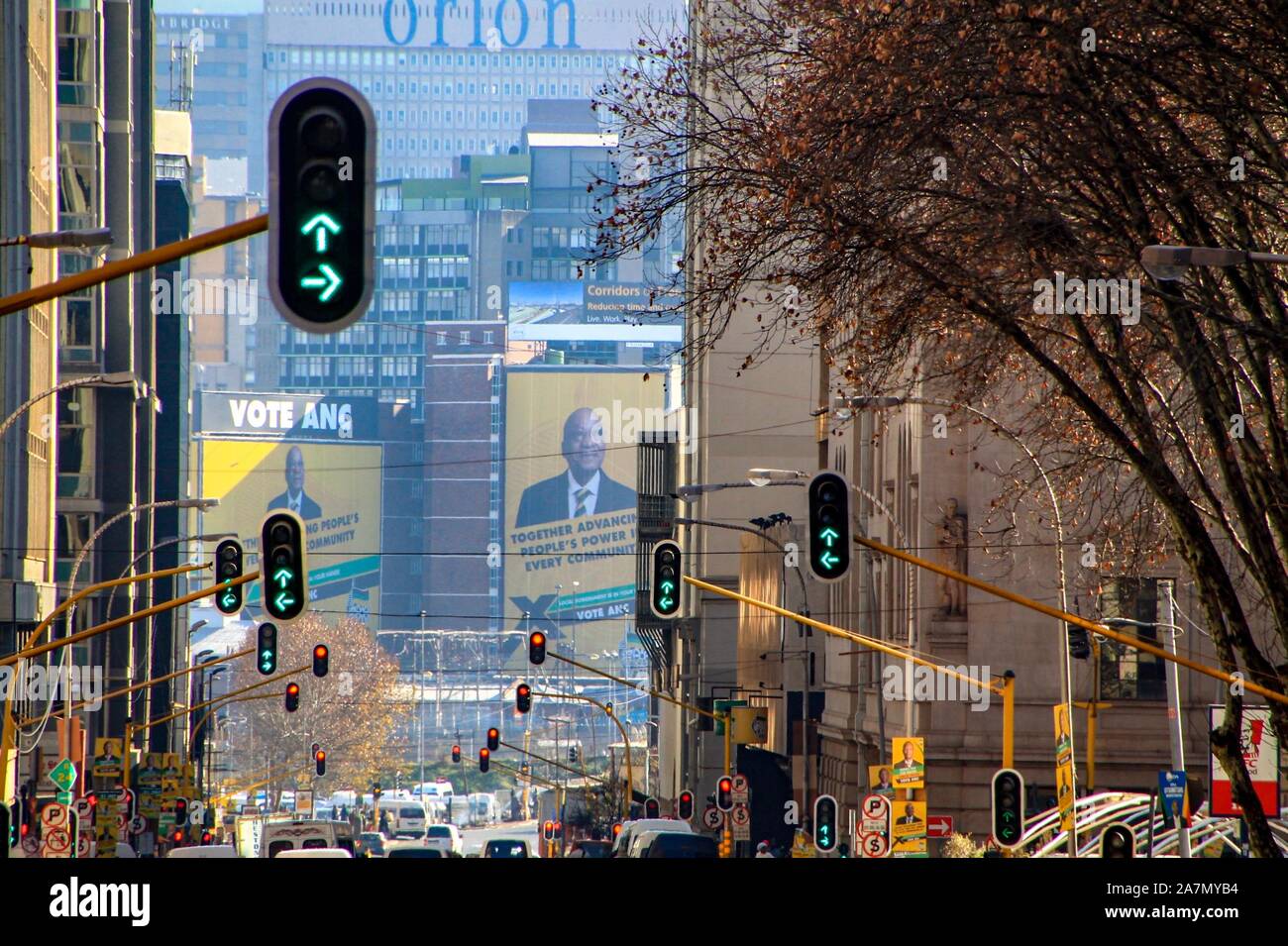 En Johannesburgs Ampelsystem Straßen Foto de stock
