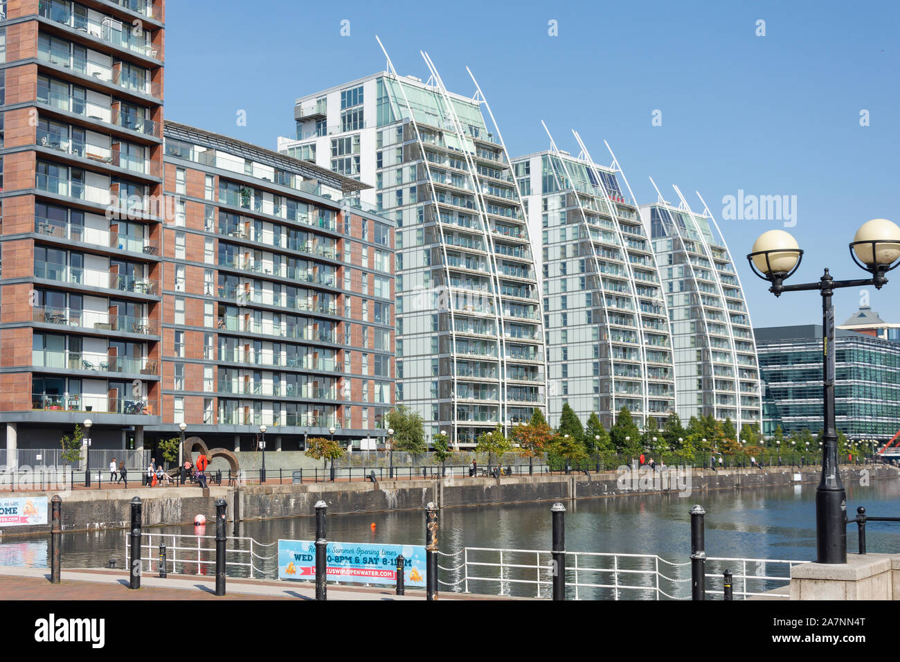 El NV altísimos edificios de apartamentos, Salford Quays, Salford, Manchester, Greater Manchester, Inglaterra, Reino Unido Foto de stock