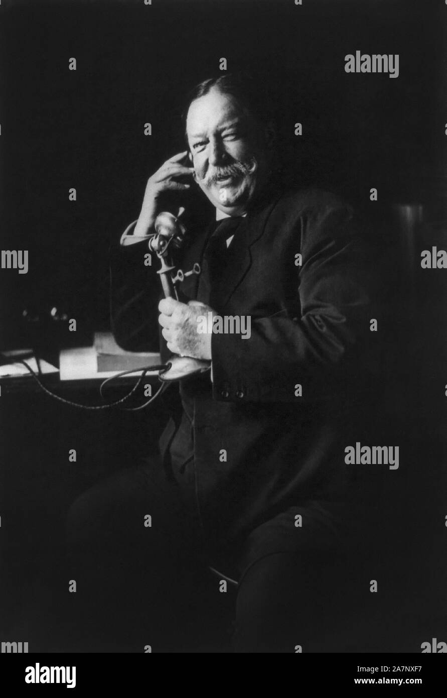 William Howard Taft, Longitud Three-Quarter retrato sobre teléfono, Fotografía por Harris & Ewing, 1908 Foto de stock