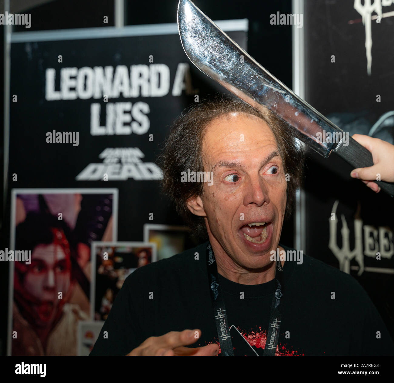 De Düsseldorf Neuss, Alemania - 2 de noviembre 2019: Leonard A. mentiras ( Machete original Zombie en el Amanecer de los Muertos (1978)) en el fin de  semana del Infierno 2019 Fotografía de stock - Alamy