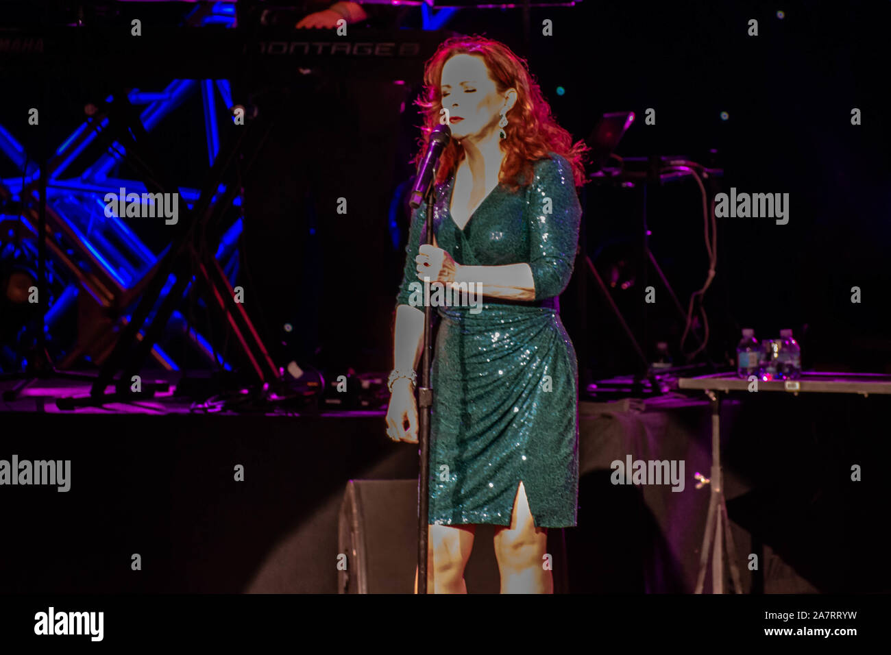 Orlando, Florida. Noviembre 01, 2019. Sheena Easton cantando bella melodía en Epcot (22) Foto de stock