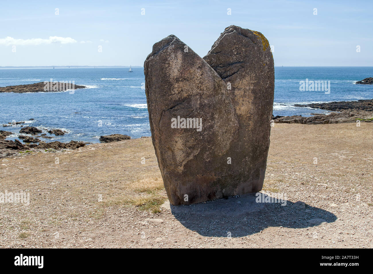 Menhir Beg Er Goalennec en la península de Quiberon en Bretaña, Francia Foto de stock