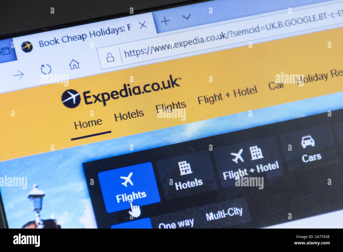 Sitio web de Expedia en un ordenador portátil que venden viajes vuelos y vacaciones Foto de stock