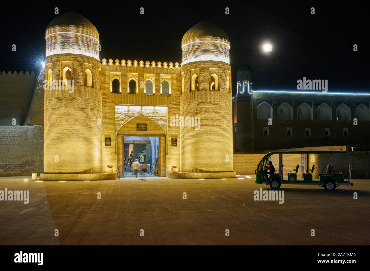 Itchan Kala Puerta Oeste Fotografías E Imágenes De Alta Resolución - Alamy