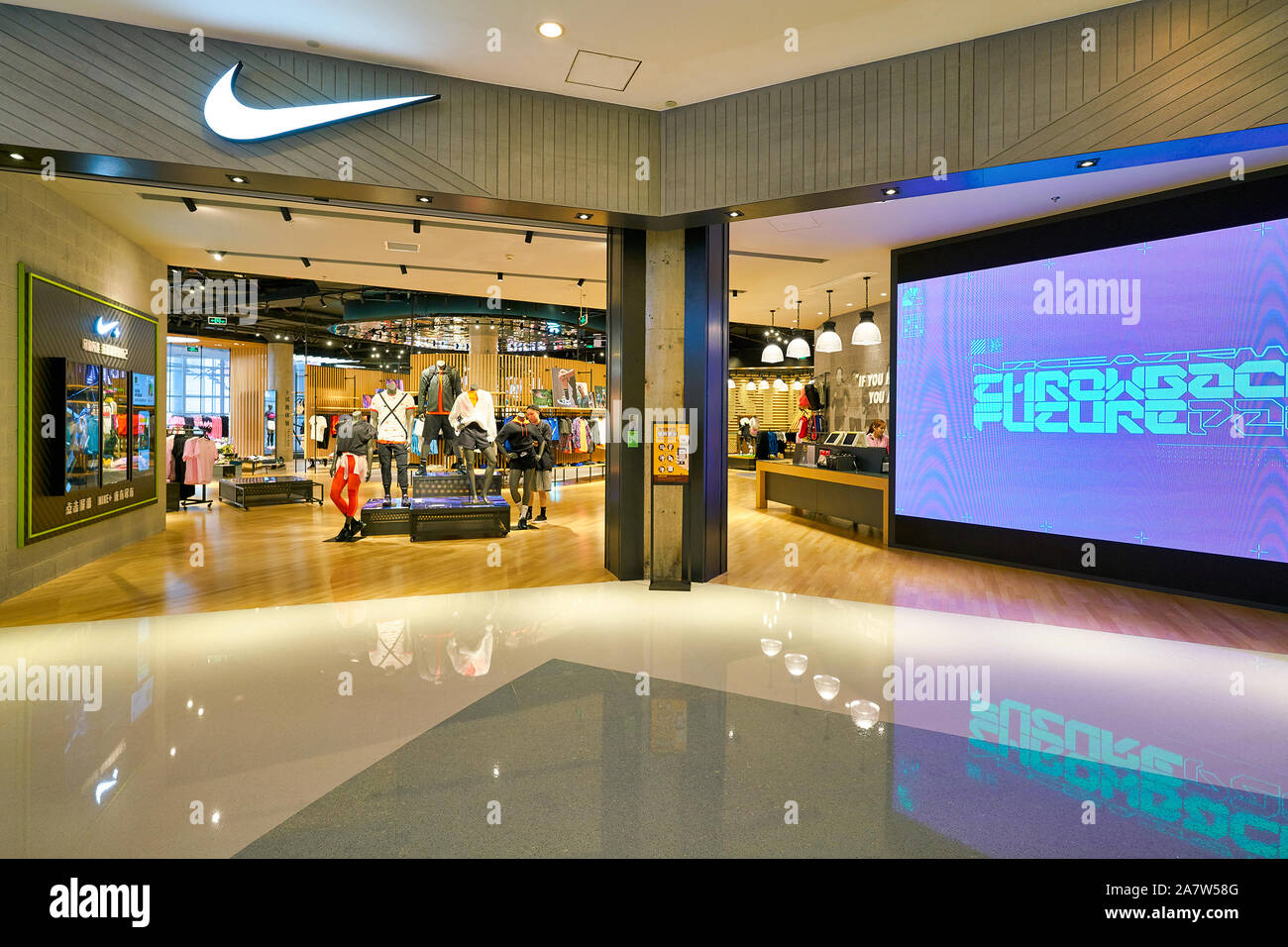 tono Globo desagradable Nike store china fotografías e imágenes de alta resolución - Alamy
