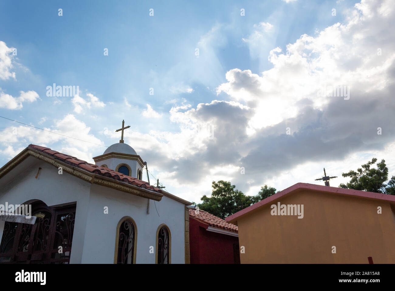 Culiacán, Sinaloa, México 10 de octubre 2019 tumbas decoradas con