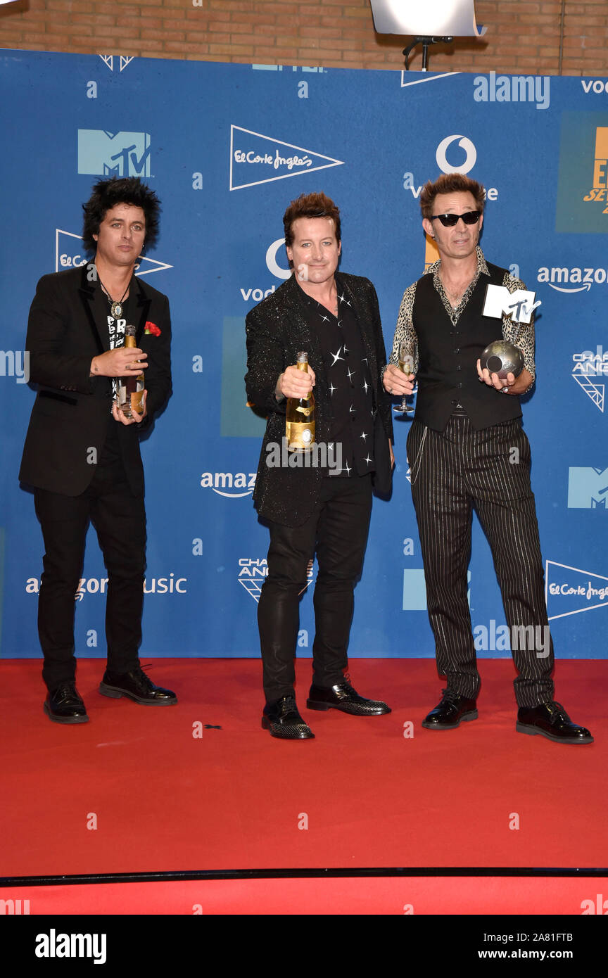 Billie Joe Armstrong, Tre Cool y Mike Dirnt de Green Day que asisten a los  MTV EMAs 2019 en el Centro de Conferencias y Exposiciones Fibes el 3 de  noviembre de 2019