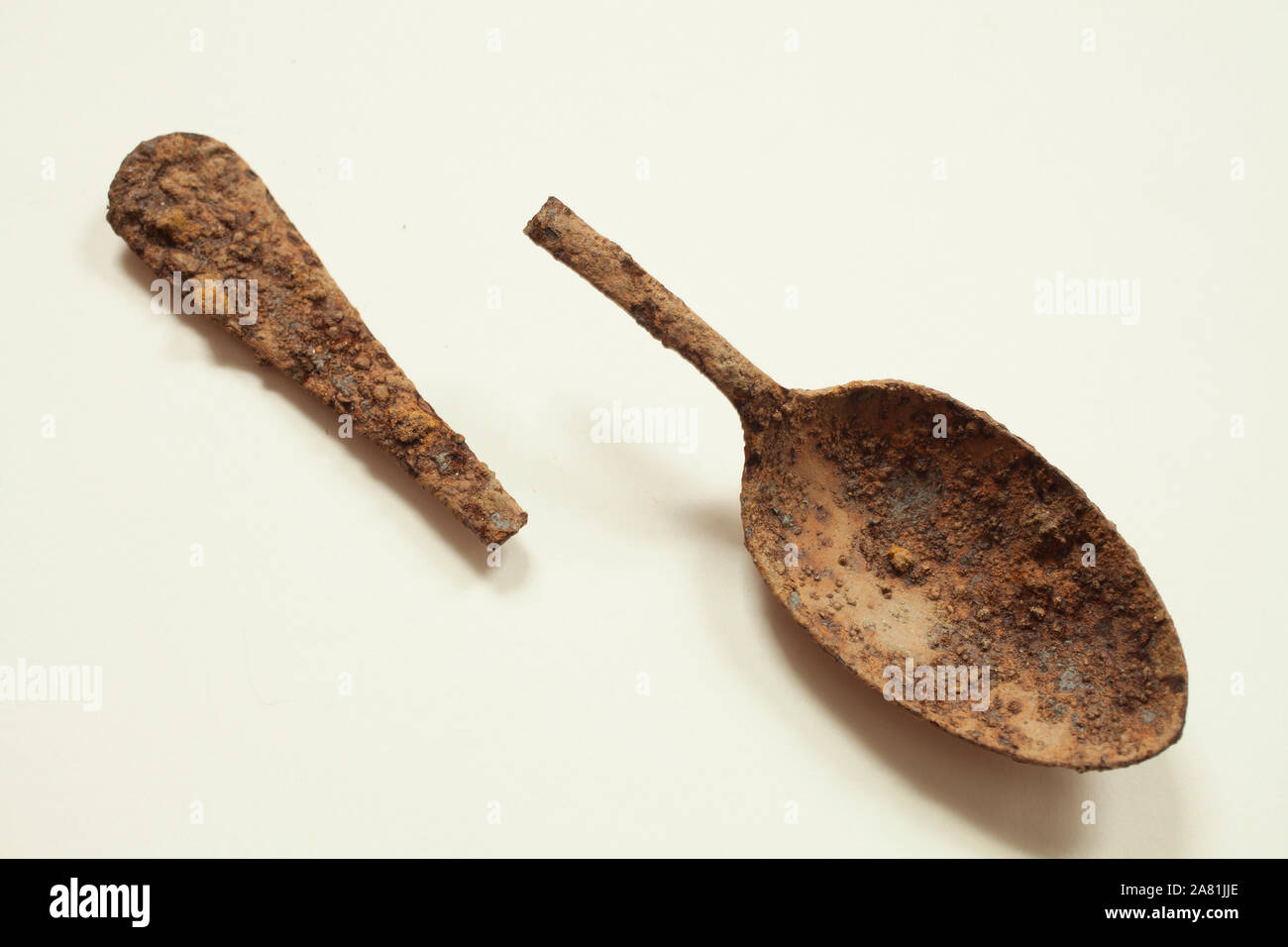 Cerca de la rotura de una cuchara oxidada Fotografía de stock - Alamy