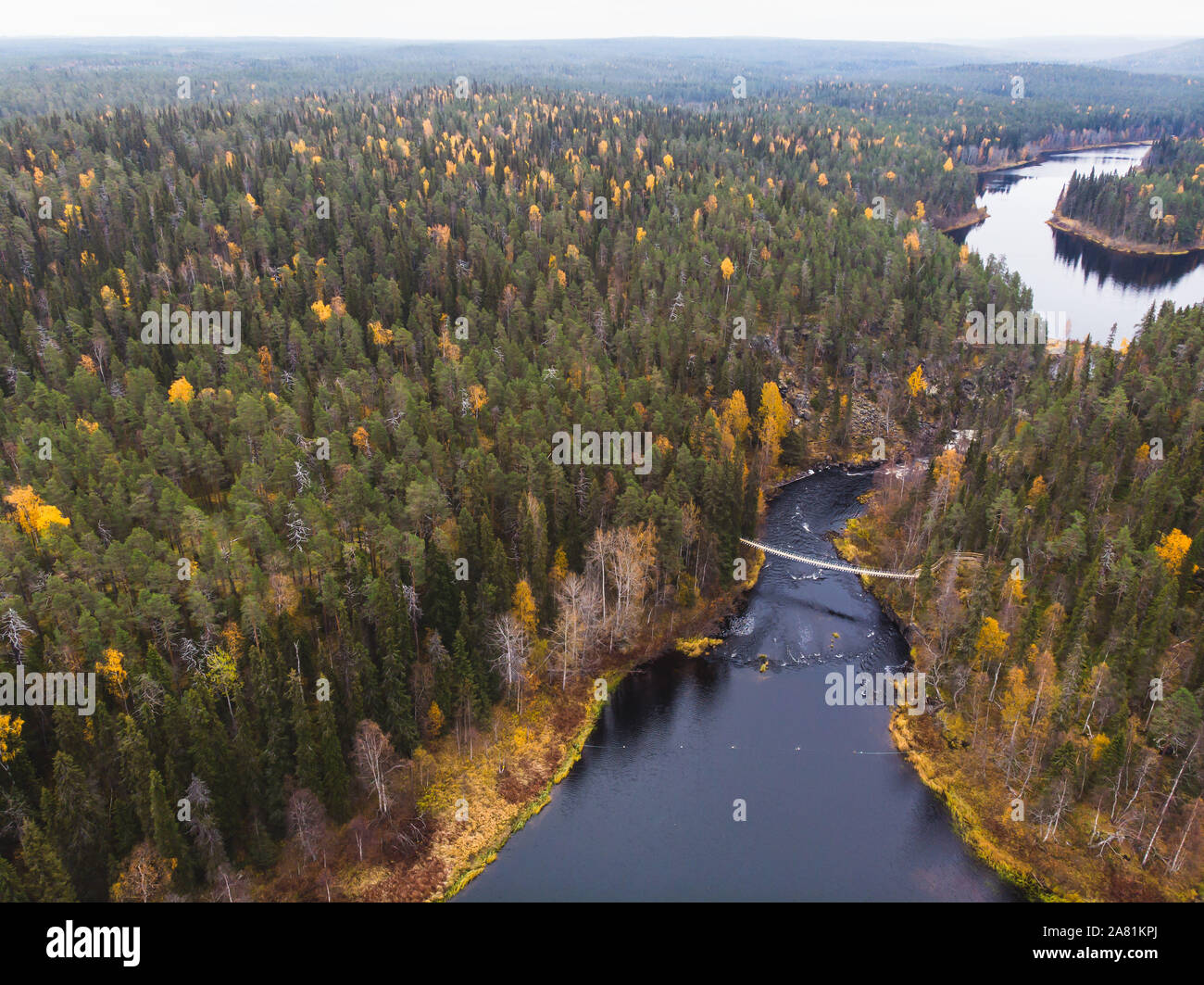 Otoño vista del Parque Nacional de Oulanka paisaje, durante la caminata, un parque nacional de Finlandia en el norte de Ostrobotnia y Laponia regiones de Finlandia Foto de stock