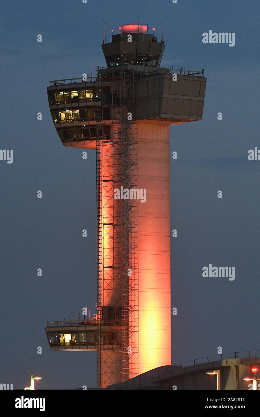 Torre de control del aeropuerto JFK de Nueva York. Foto de stock