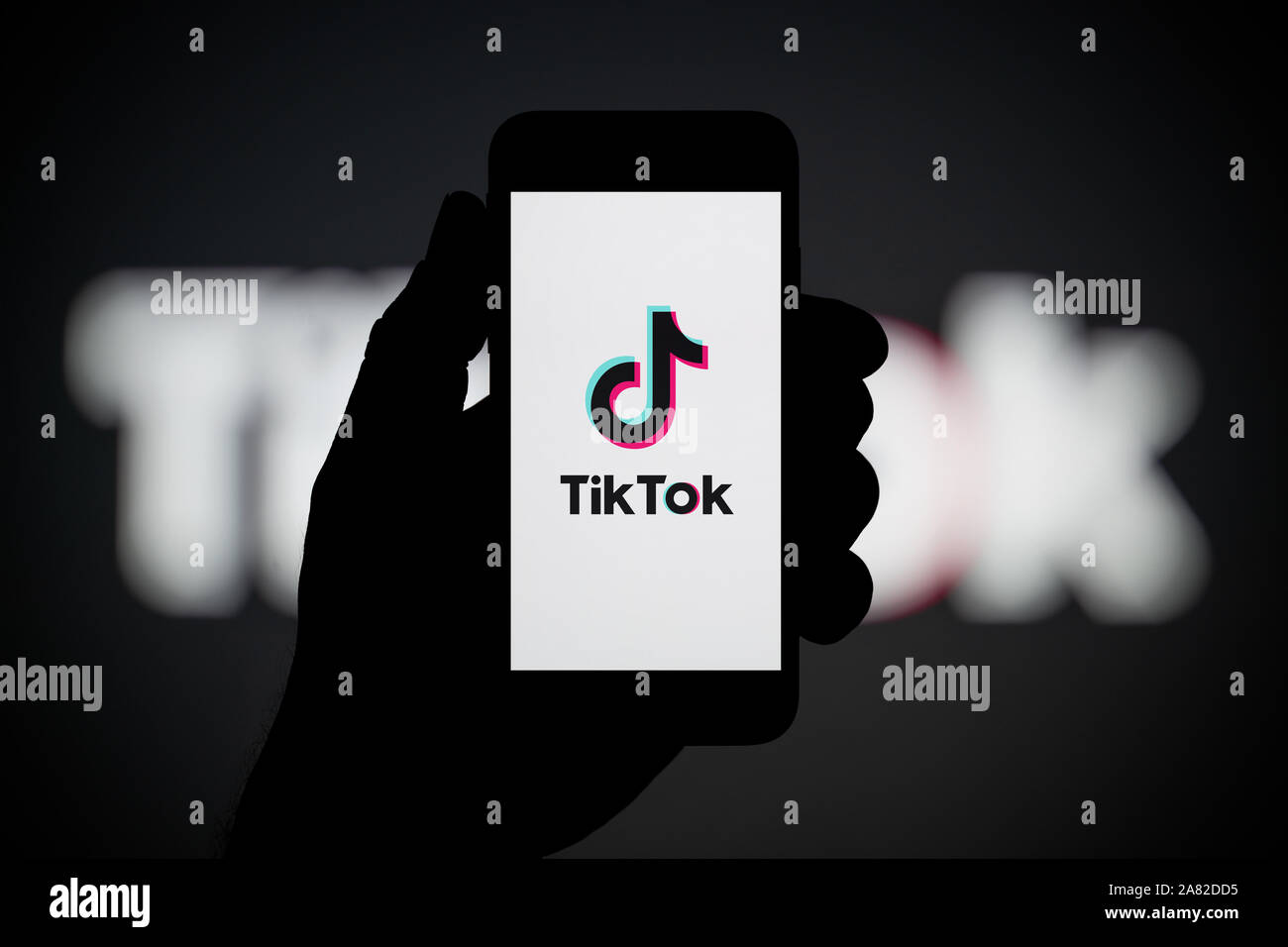 Logotipo de tiktok fotografías e imágenes de alta resolución - Alamy