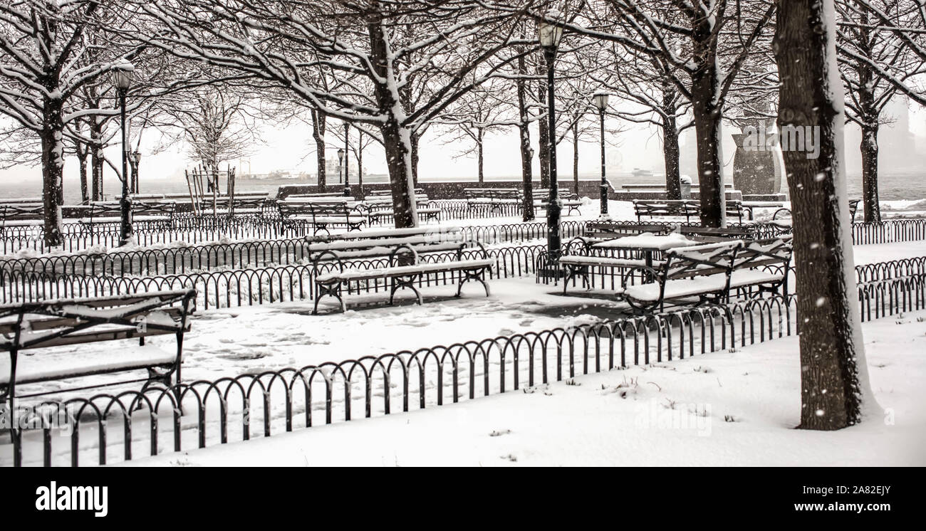 Battery Park, Manhattan, NY en la nieve Foto de stock