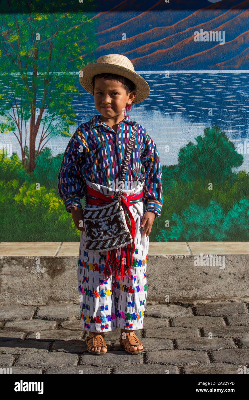 Vestimenta maya fotografías e imágenes de alta resolución - Alamy