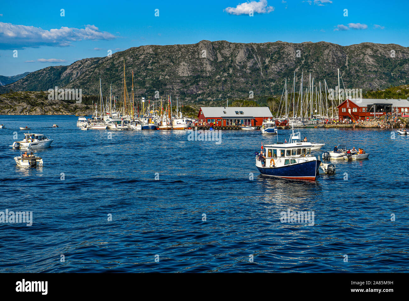 Noruega. Norvegia. Skjerjehamn está establecido en una hermosa isla petite, justo en la boca del fiordo Sognefjord Foto de stock