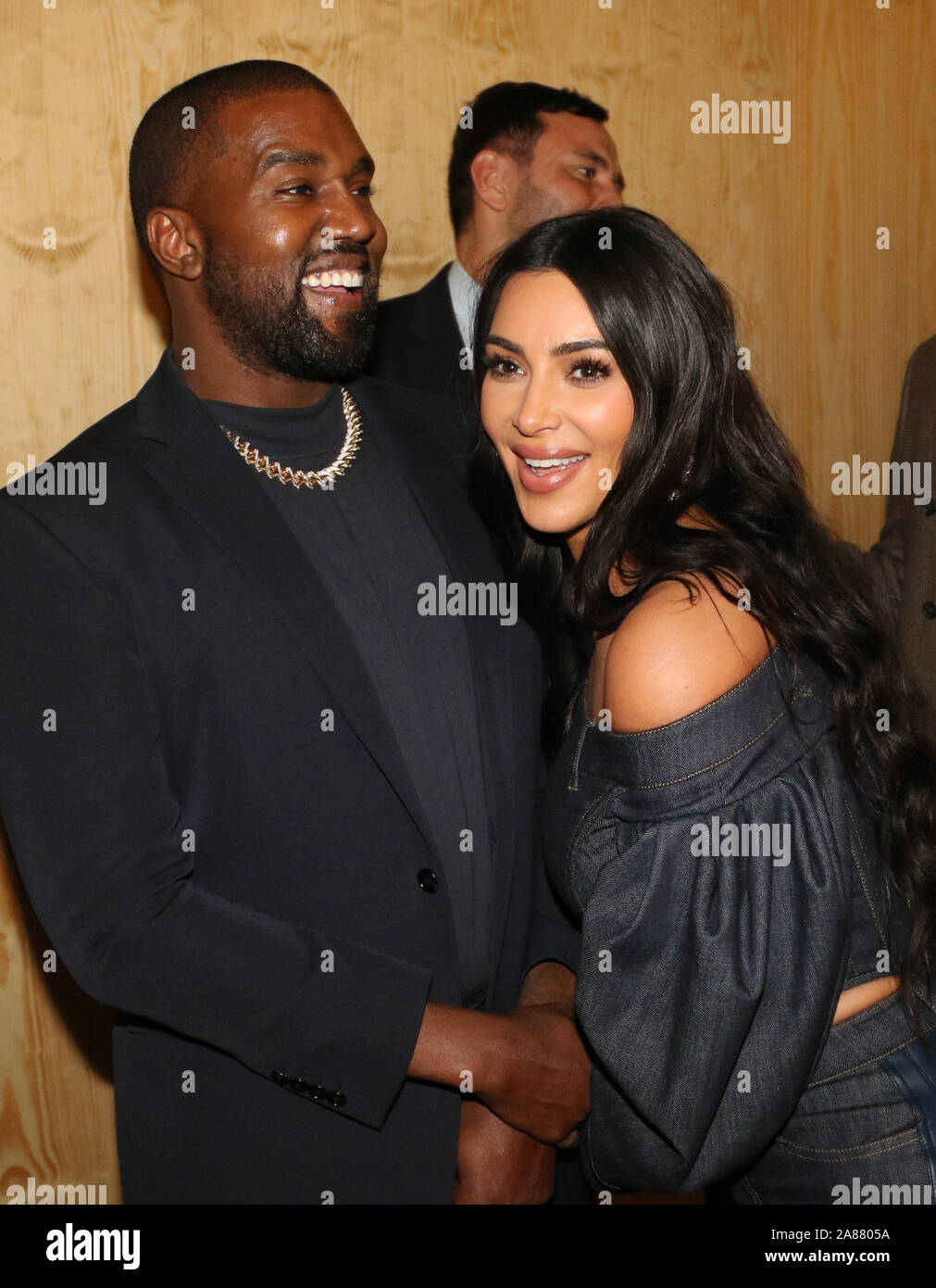 Nueva York, NY, EUA. 6 nov, 2019. Kanye West y Kim Kardashian West asistir  a la Kanye West "seguir a Dios' de música presentación en vídeo en la  tienda de Burberry, 6