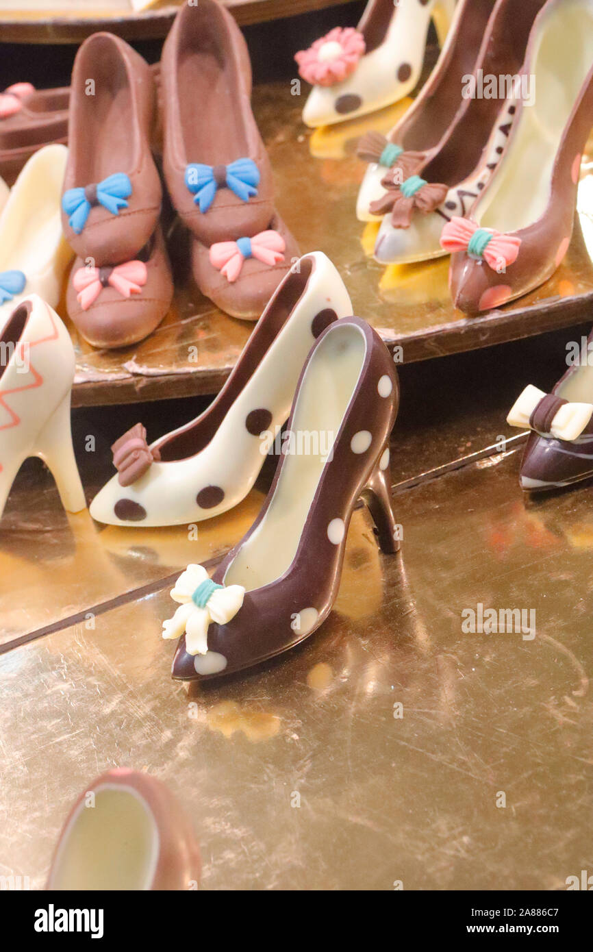 Highheel Chocolate zapatos en exhibición en el Salon du Chocolat. (La feria  del chocolate), París. Francia Fotografía de stock - Alamy