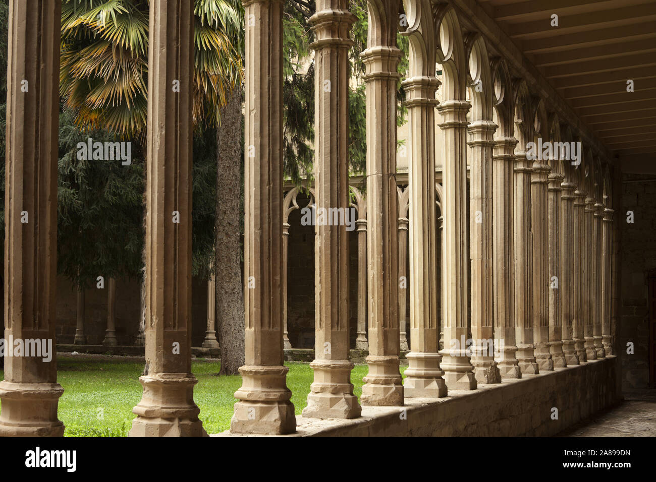 Balaguer (Lleida), el convento de Sant Domènec, el claustro, el Claustro Kloster, siglo XIV, Kreuzgang Foto de stock